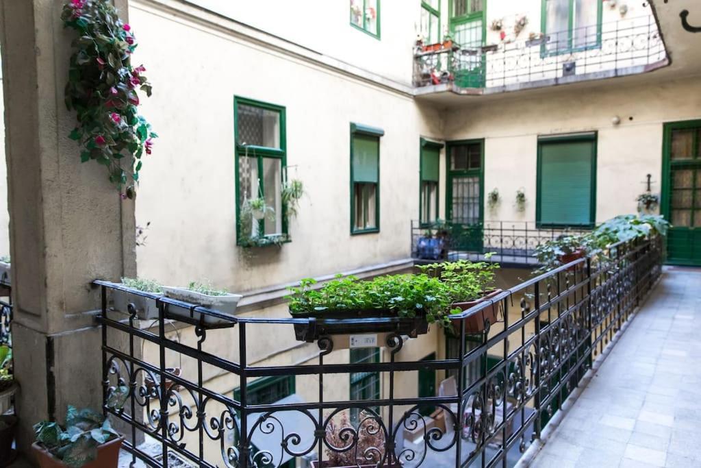 Central Budget Lofts Apartment Budapesta Exterior foto